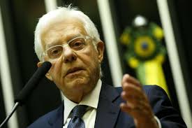 Mudança de comando não altera política de preços da Petrobras, afirma ministro